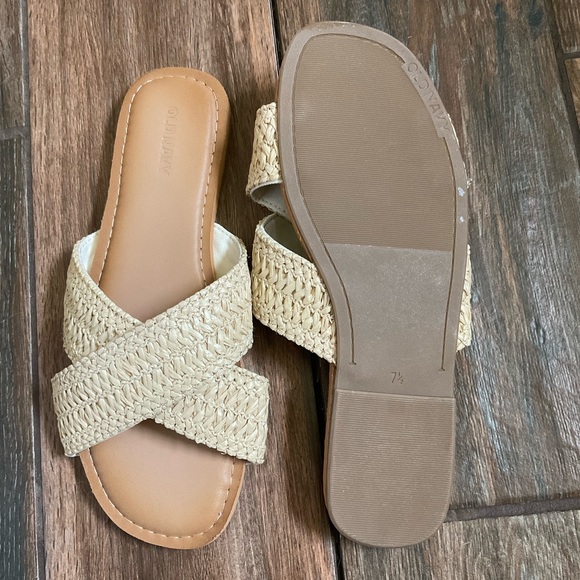 NWOT  Old Navy Size 7 1/2 sandal - Picture 2 of 2